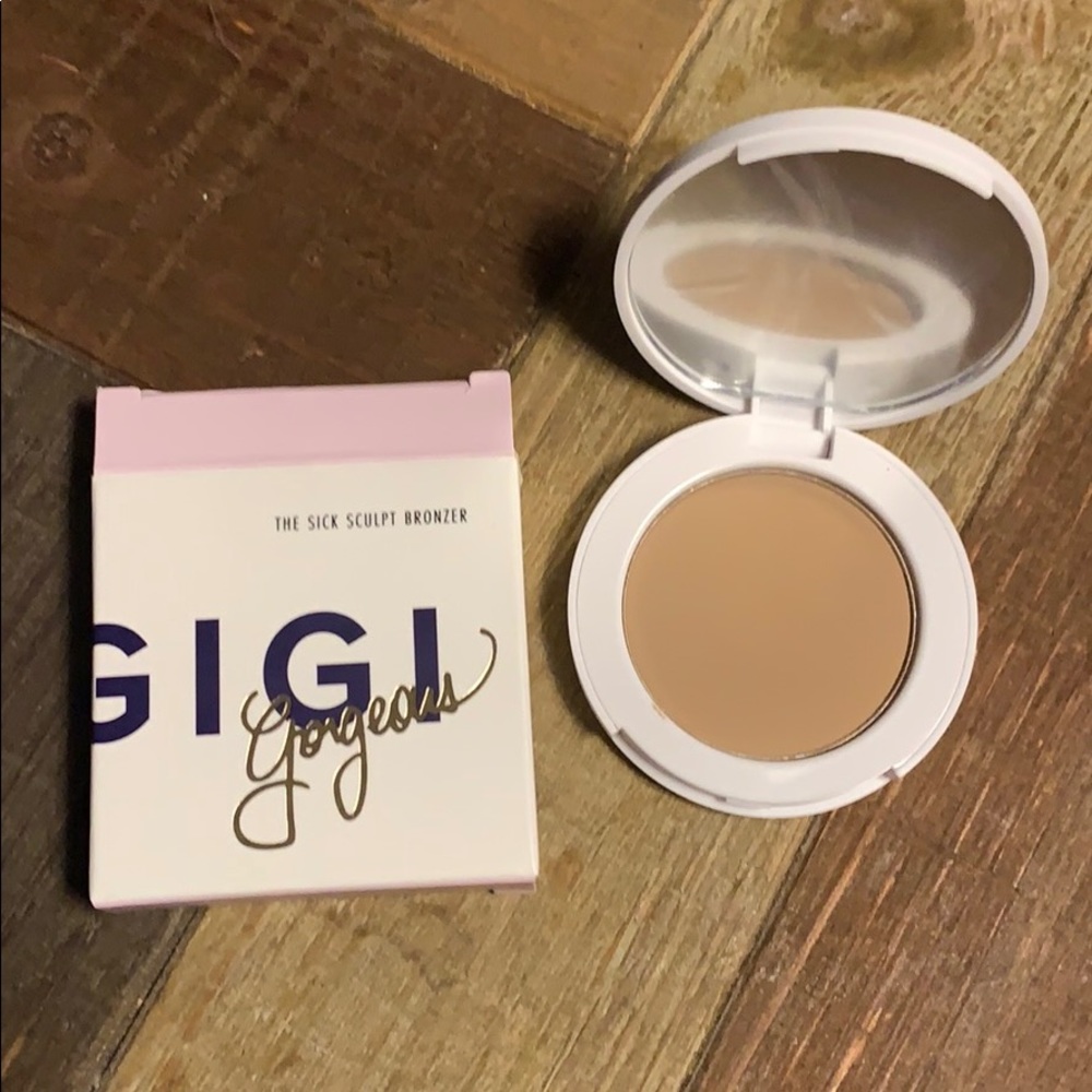 Gigi Gorgeous bronzer